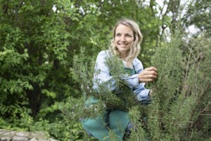 What are the Business Structure Options for Solo Naturopathic Doctors in California?